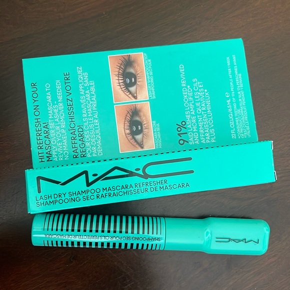 Lash Dry shampoo mascara refresher/ new in box! - Picture 2 of 2